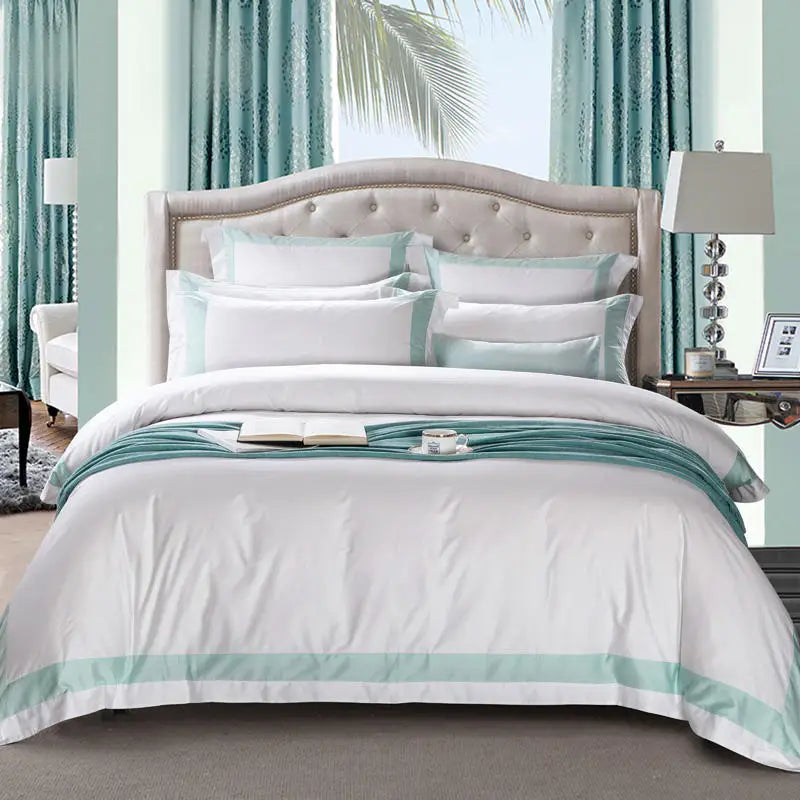 Parure de lit blanc dans une chambre décorée avec style épuré