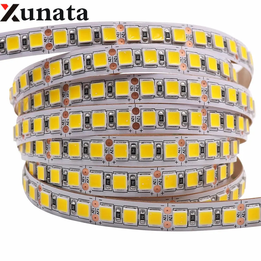 Ruban LED flexible 5m éclairé dans un salon moderne