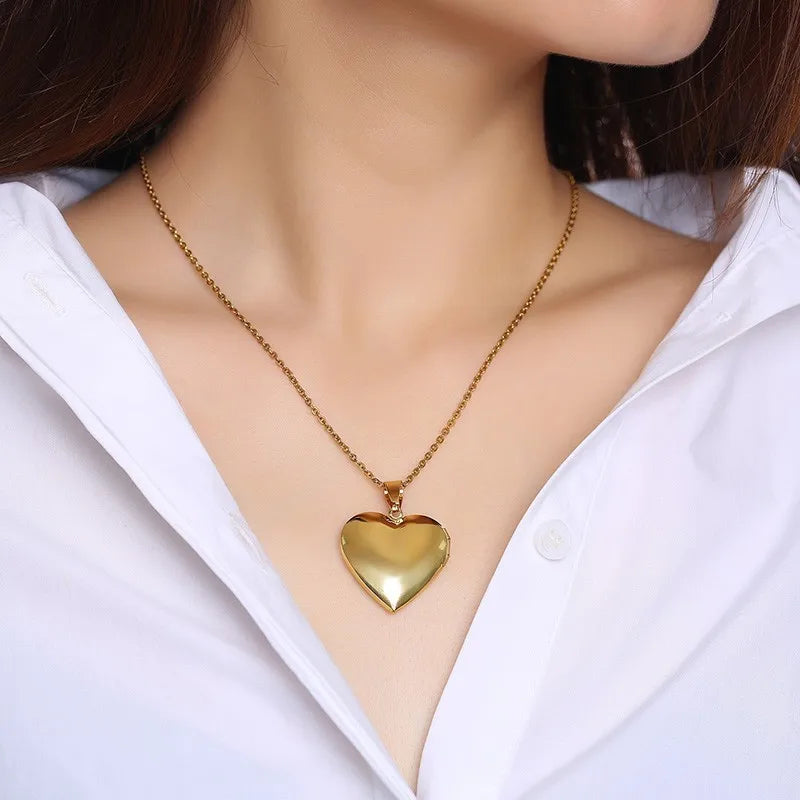 Collier avec pendentif coeur cadeau pour femme vue de face