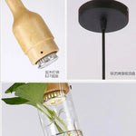 Suspension lumineuse avec plante, vue de côté