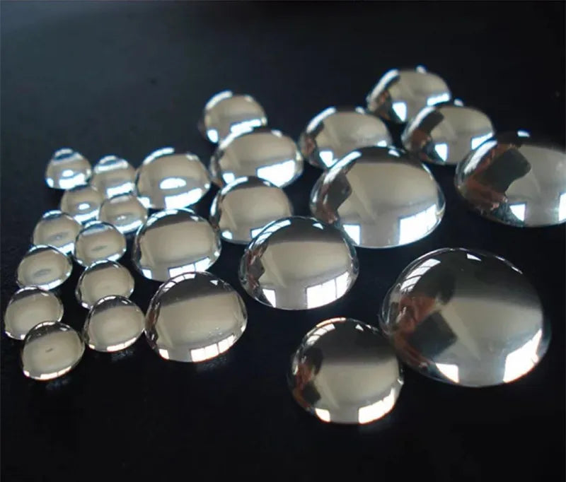 Effet de lumière à travers le presse-papier en verre cristal demi-boule