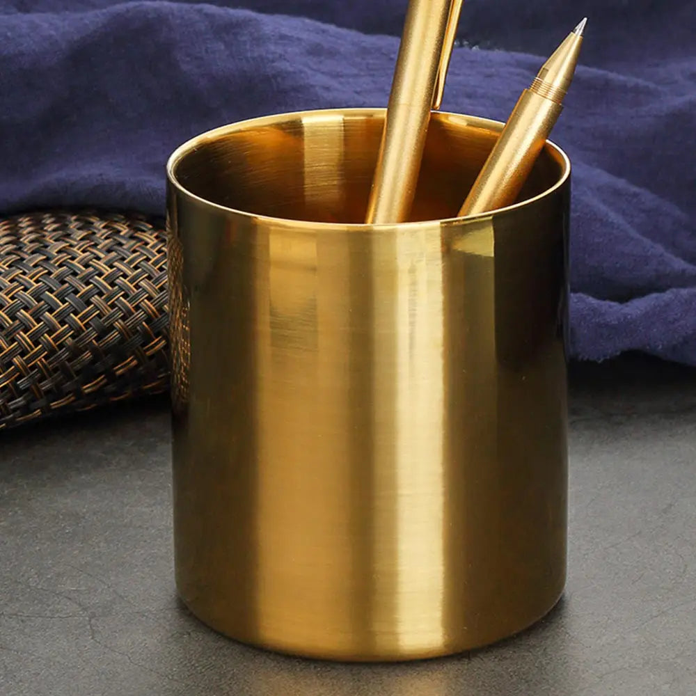 Porte-stylo prune dans un intérieur créatif