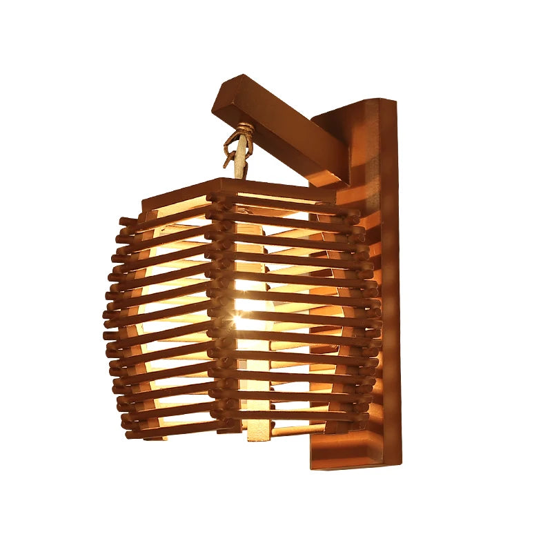 Applique murale bambou installée dans une cuisine moderne avec éclairage doux