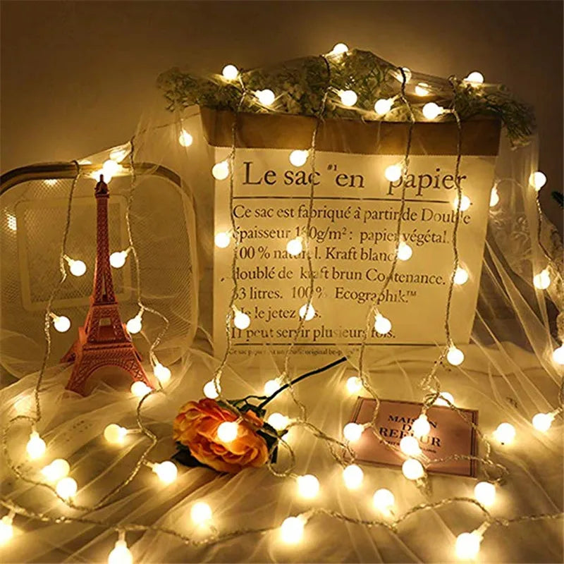 Guirlande lumineuse à boules LED blanche pour décoration intérieure