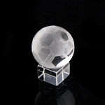 Boule galaxie cristal posée sur table