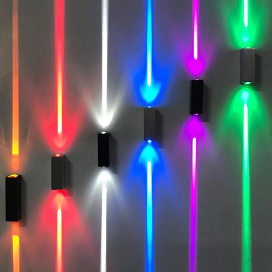 Éclairage de couloir extérieur avec lampe LED étroite