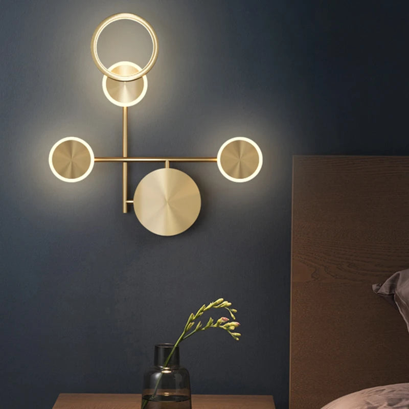 Applique murale LED installée en fond de chevet dans une chambre