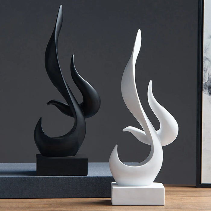 Sculpture abstraite flamme blanche sur étagère