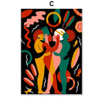 Deux figures abstraites colorées et fantaisistes s'embrassent passionnément dans une composition psychédélique et organique.