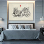 Une illustration stylisée de deux créatures fantastiques, peut-être des lions ou des chimères, dans un style artistique oriental, ornant élégamment cette chambre moderne et épurée.