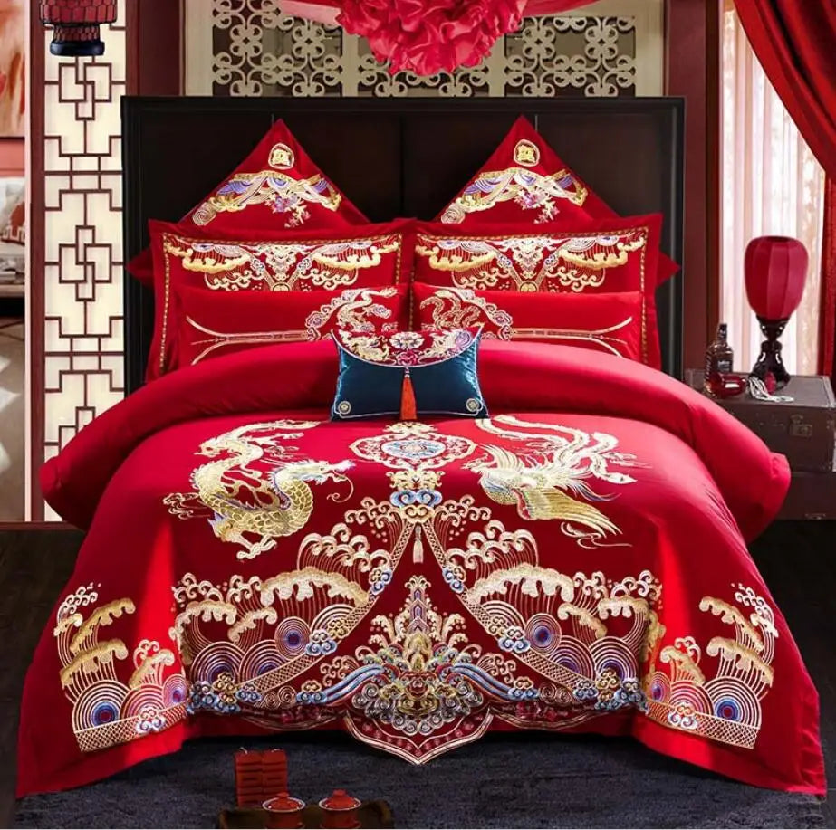Parure de lit rouge dans une chambre romantique décorée