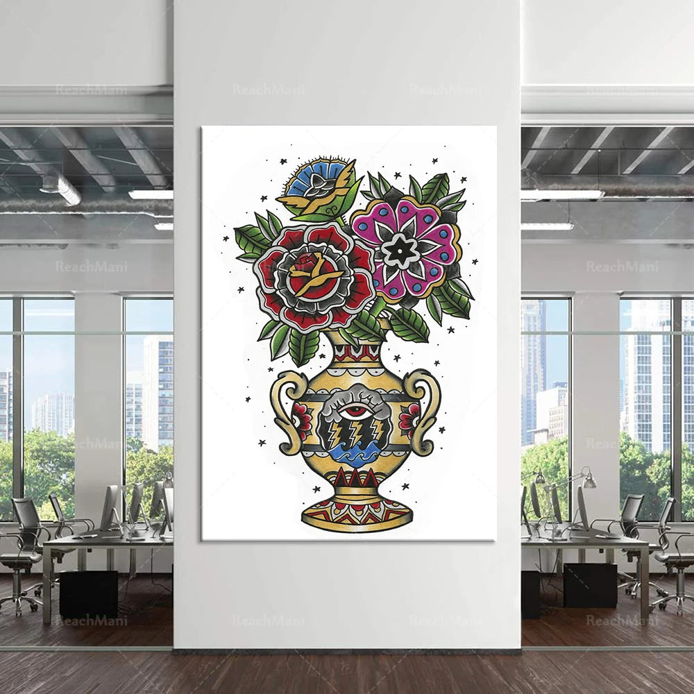 Un vase décoré de fleurs colorées et de motifs ornementaux rappelle l'art populaire traditionnel.