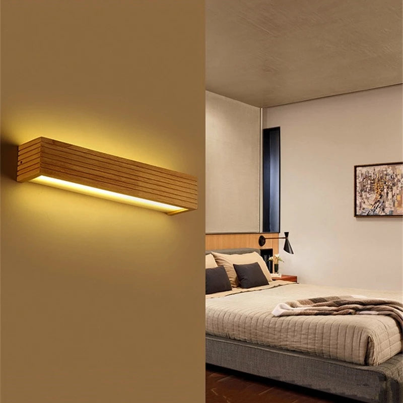 Vue de côté de l'applique murale LED au design épuré