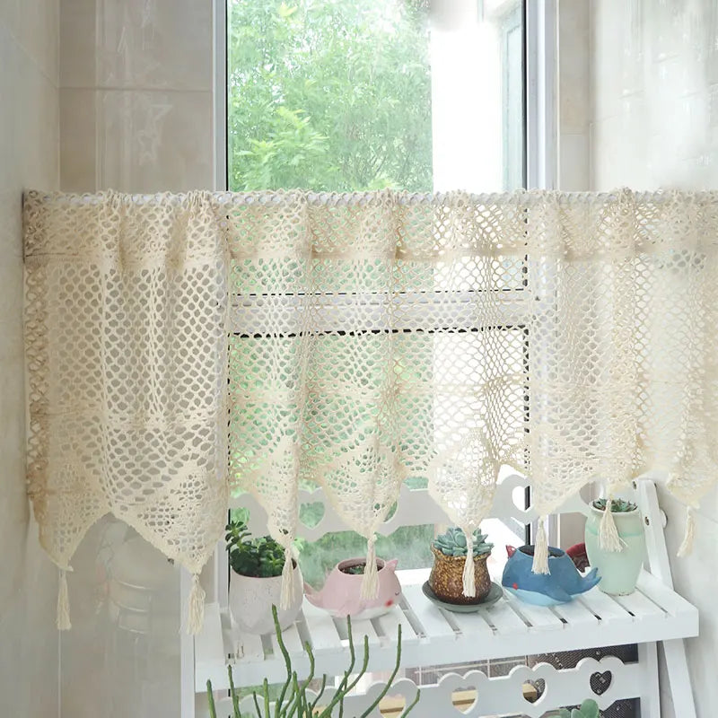 Rideau en fil crocheté beige avec pompons pour salon