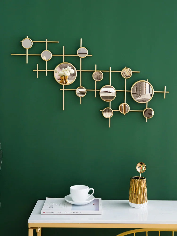 Pendentif mural rond sur mur salon