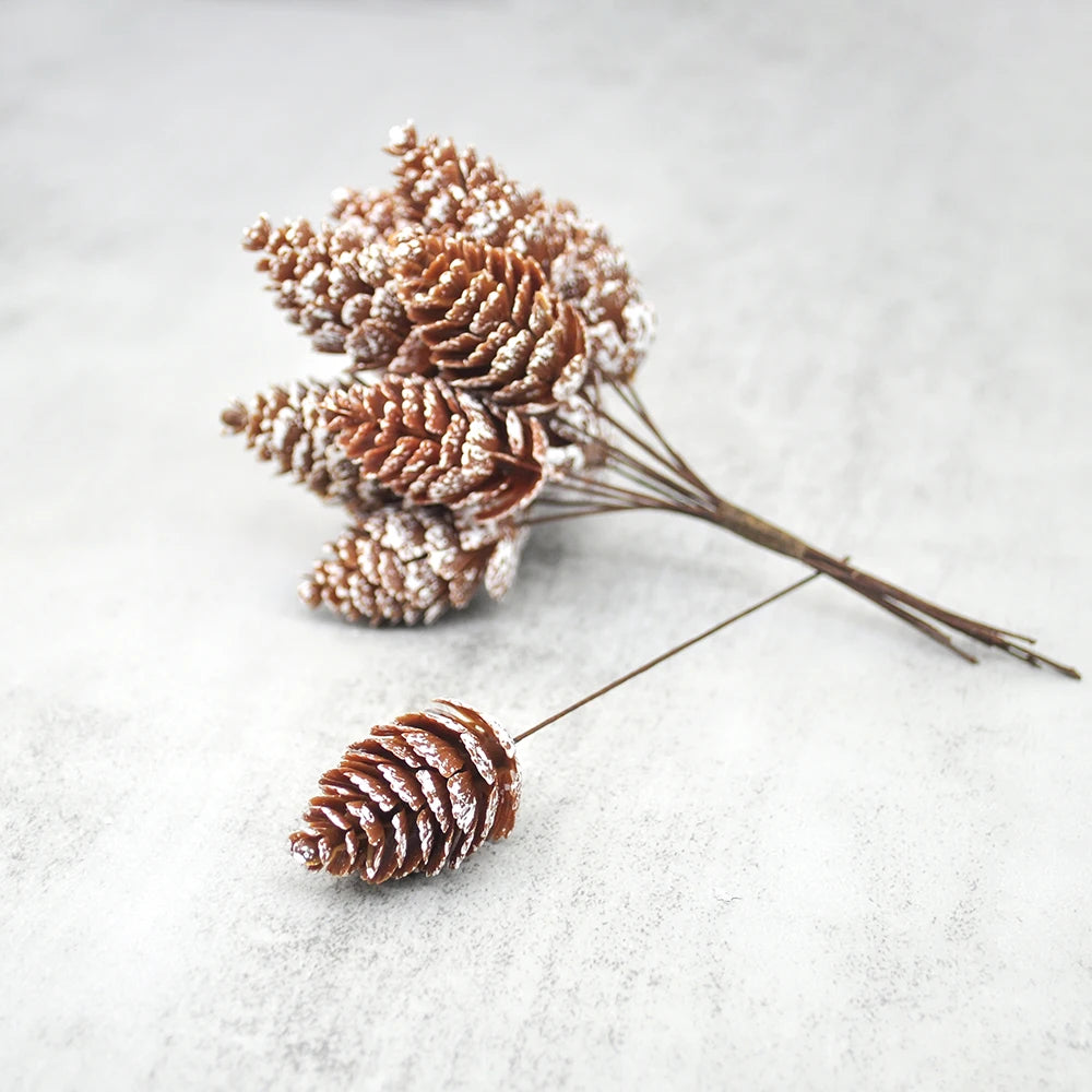 Pommes de pin artificielles en décoration intérieure