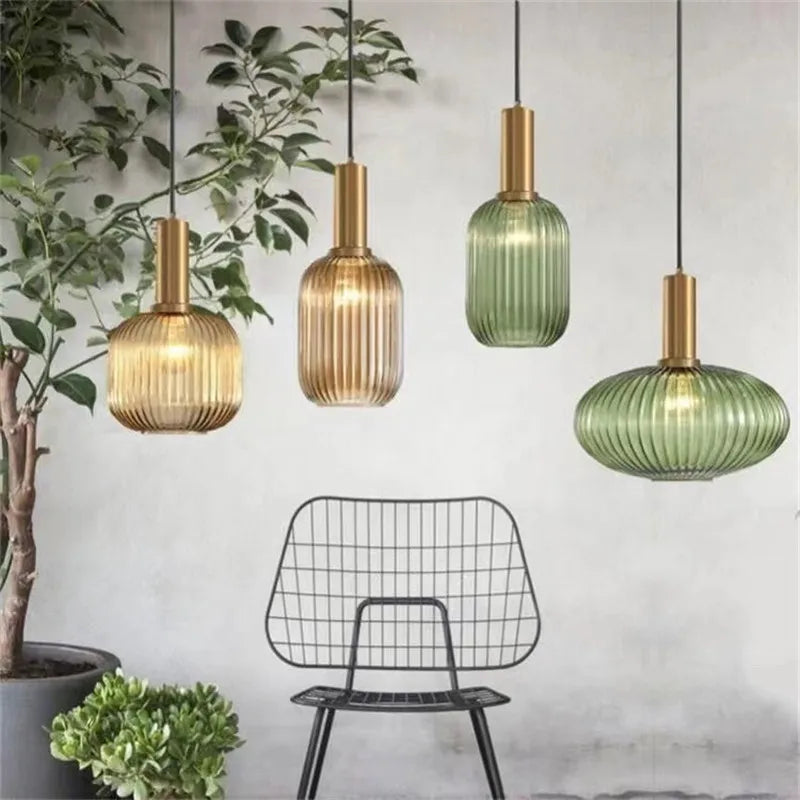Lampe de chevet en verre coloré avec abat-jour design