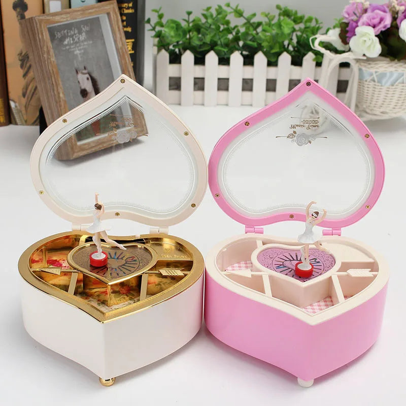 Rangement bijoux dans boîte musicale cœur
