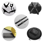 Détail des aiguilles de l'horloge murale en acrylique avec reflets miroir