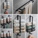 Installation du porte-serviettes dans une salle de bain moderne