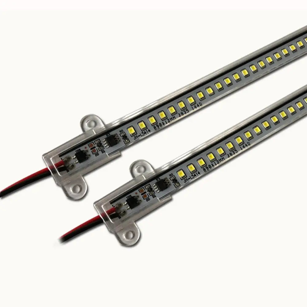 Installation de bande lumineuse LED sous placard de cuisine