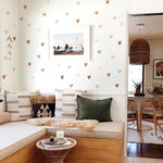 Autocollant mural cœur boho en couleur or sur mur blanc