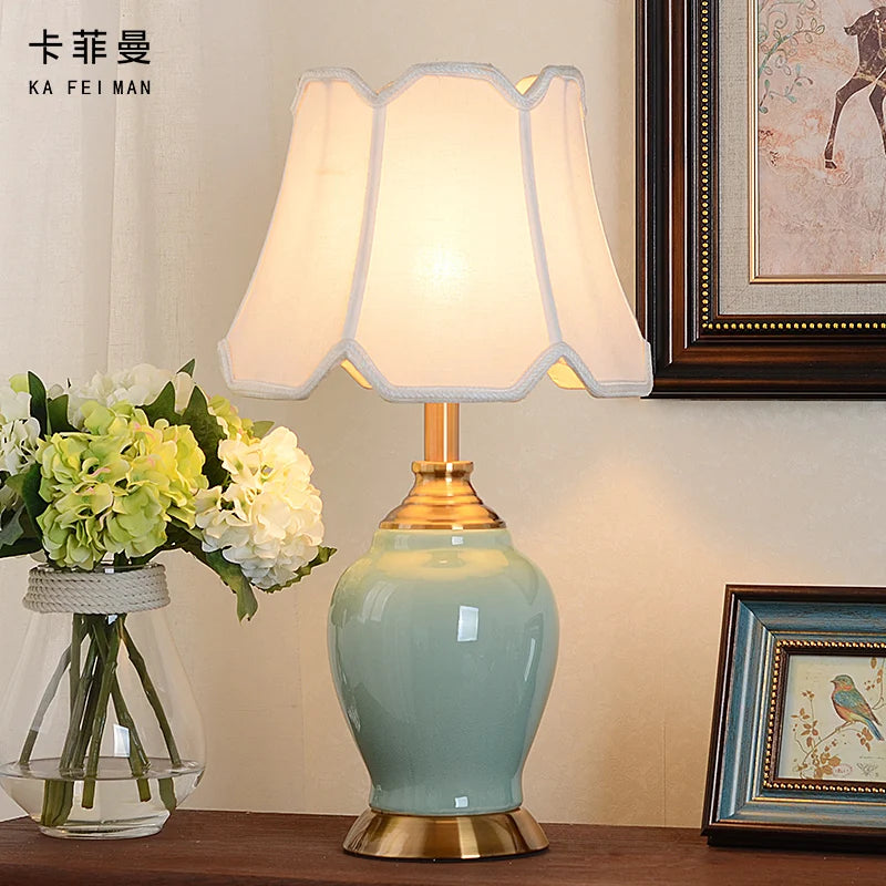 Détail de la lampe de chevet verte en céramique, style américain