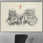 Cette image présente deux figures chimériques stylisées dans un style artistique traditionnel chinois. Les créatures sont sculptées avec des motifs floraux et des expressions grimaçantes, créant une œuvre d'art unique et captivante.