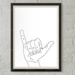 Une illustration minimaliste en noir et blanc montre un geste des mains caractéristique, évoquant un signe de salut ou de communication gestuelle.