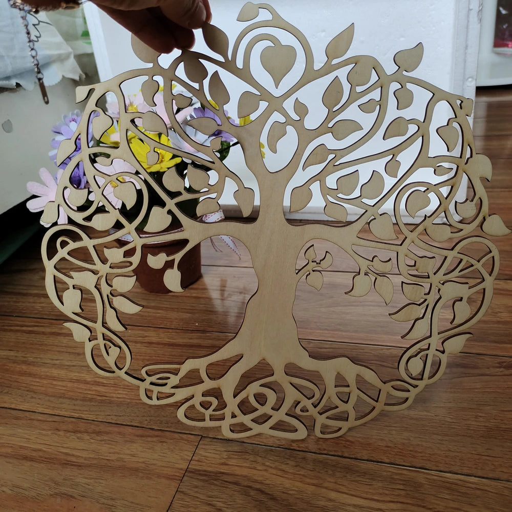 Arbre de vie en bois dans une décoration intérieure pastorale