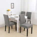 Housse de chaise rouge vif sur chaise de banquet