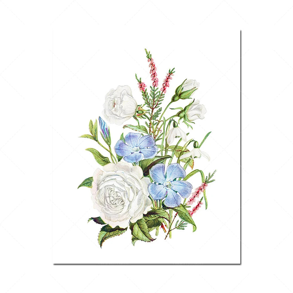 Bouquet fleuri composé de roses blanches, de fleurs bleues et de verdure luxuriante.