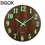 Horloge murale lumineuse en bois design nordique
