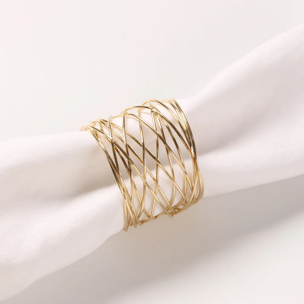 Rond de serviette argent utilisé sur table de mariage