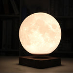 Décoration intérieure lampe lune lévitation sur table