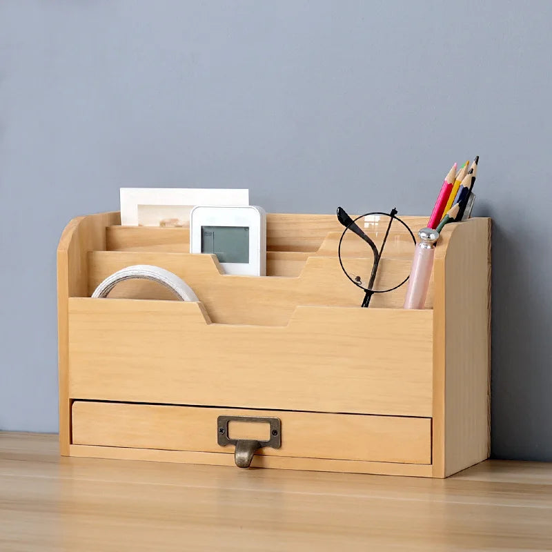 Détail des compartiments de la boîte de rangement en bois pour bureau