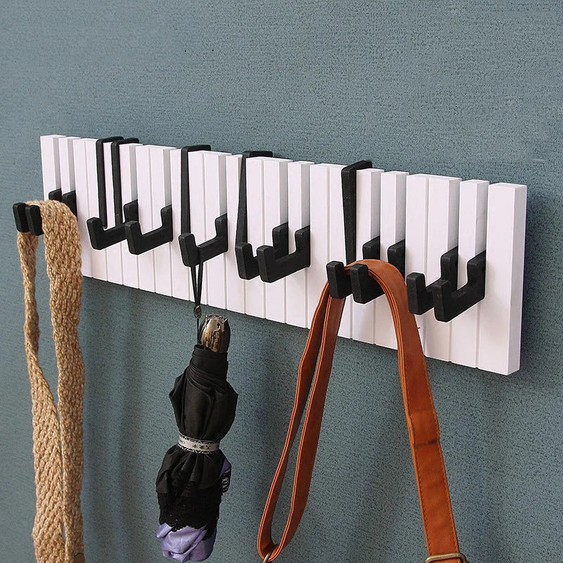 Décoration murale porte-manteau piano multicolore