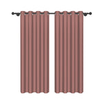 Ensemble de deux rideaux occultants vieux rose à œillets, présenté sur fond blanc, idéal pour bloquer la lumière dans une chambre ou un salon.
