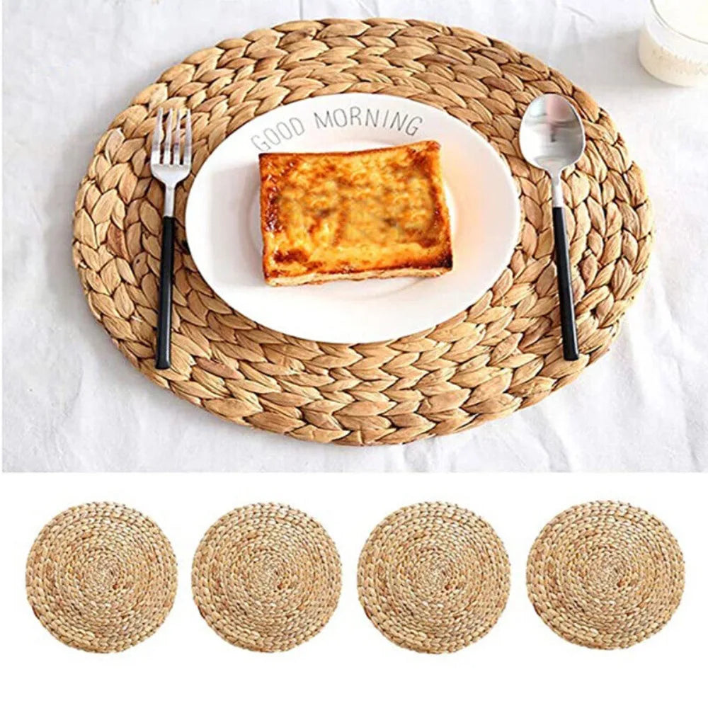 Variante verte du set de table en paille naturelle