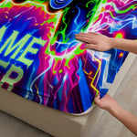 Détail du motif graffiti néon sur tissu polyester bambou