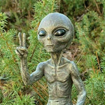 Détail geste amusant statue extraterrestre