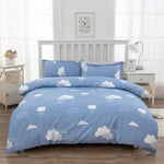 Housse de couette géométrique dans une chambre décorée avec style