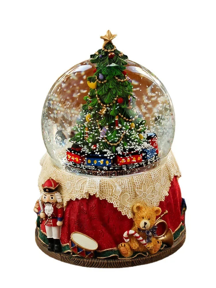 Boule de cristal flocon de neige arbre de Noël dans un intérieur moderne avec éclairage doux