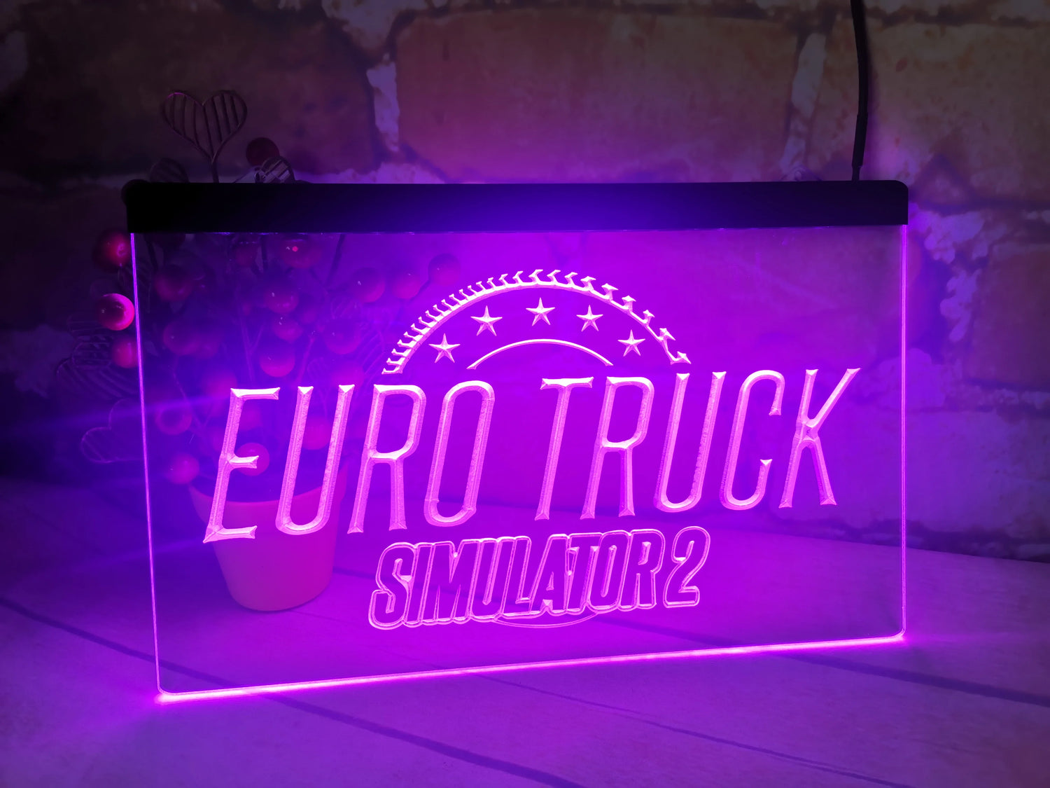 Enseigne lumineuse camion rouge allumée