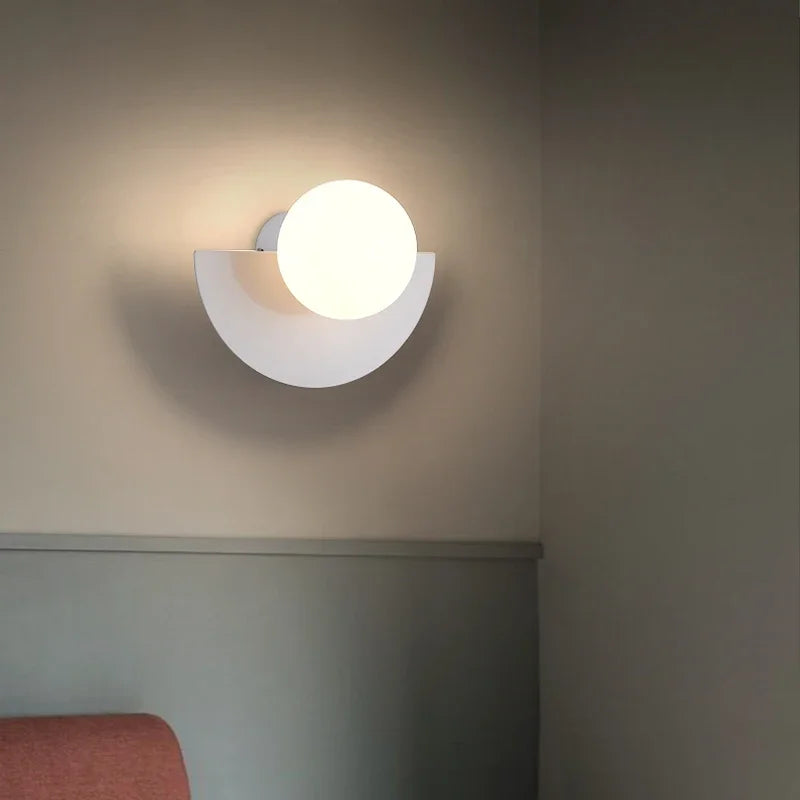 Applique murale LED en action avec lumière blanche chaude