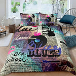 Housse de couette musicale noire et blanche sur un lit d'enfant