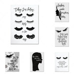 Cette image met en avant différents thèmes liés aux cils et à l'importance accordée à leur apparence dans la beauté féminine, avec des messages inspirants et motivants.