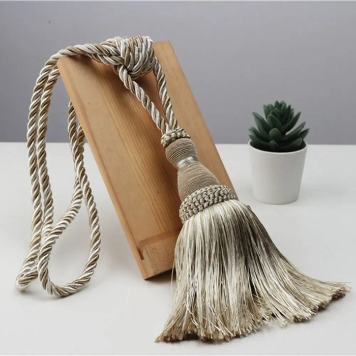Embrasses de rideau avec pompons en bois couleur violet