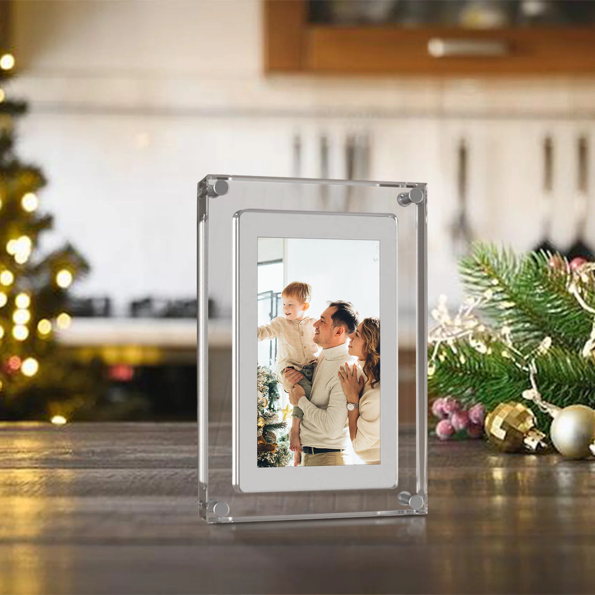 Cadre photo numérique acrylique blanc vu de côté montrant son design élégant