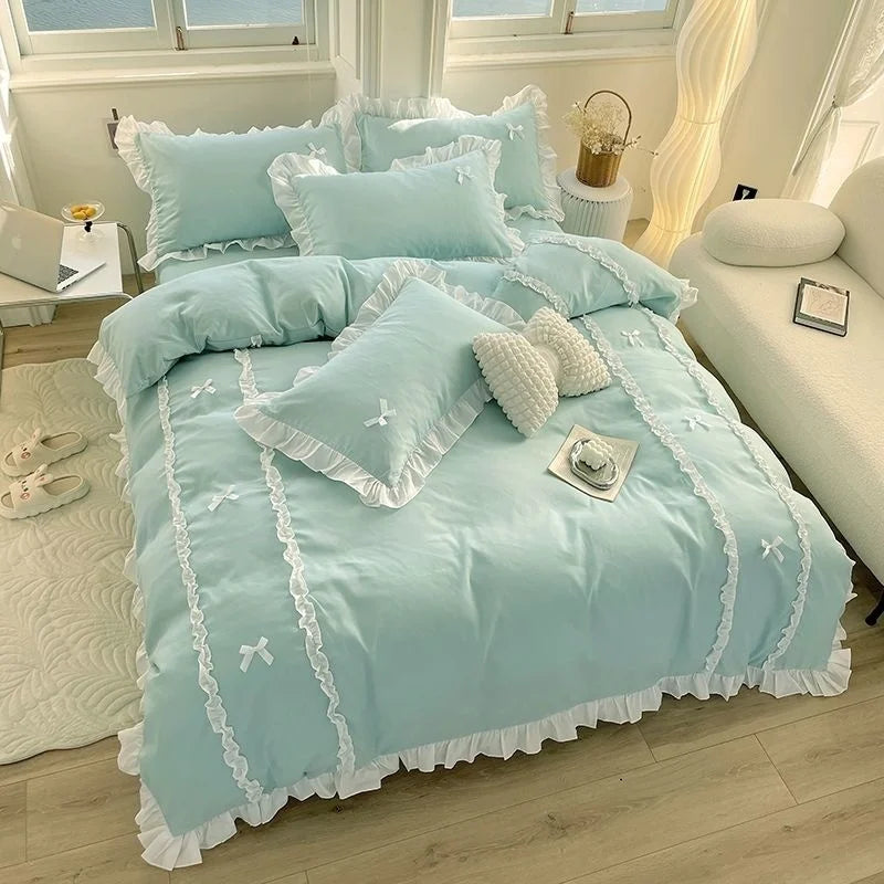 Housse de couette 150x200 sur un lit dans une chambre décorée style kawaii